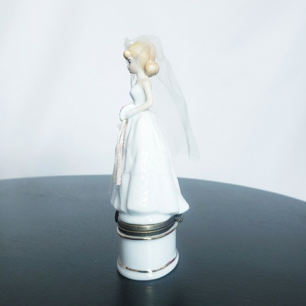 *Last Chance* Wedding Day Barbie Porcelain Hinged Box PHB Midwest Trinket - Picture 3 of 14